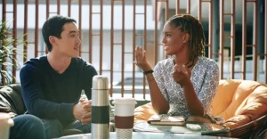 two college students talk in a coffee shop